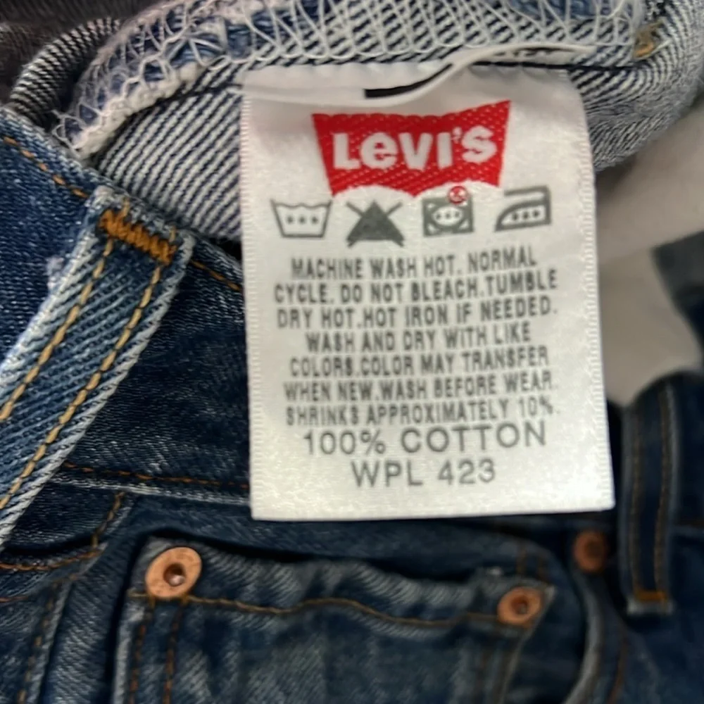 Levi’s 501 button fly jeans men’s 38X31 read description